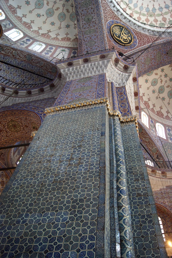 One of the four massive pillars that support the central dome in the New Mosque
