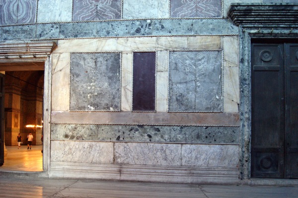 Many other types of stone have also been sliced and mounted on the walls.  The central purple stone is porphyry,.  Purple was a colour reserved only for emperors, so this stone was usually only used for imperial sculptures or for decorating imperial palaces, but this great church was commissioned by the Emperor Justinian, so he would have approved of its use here.